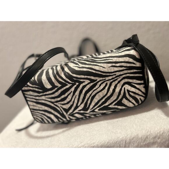 Michael Kors Rhea Zip Medium Zebra Backpack Black/White - Picture 5 of 5